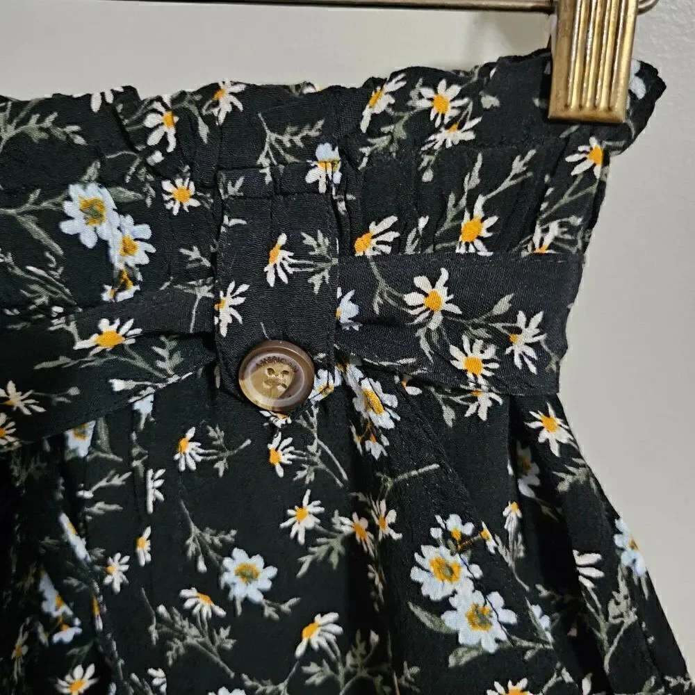 EUC WORN ONCE AMERICAN EAGLE OUTFITTERS FLORAL CULOTTE SHORTS BELTED SIZE M